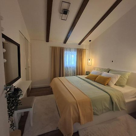 Apartman Pojine Gabonjin Exteriér fotografie