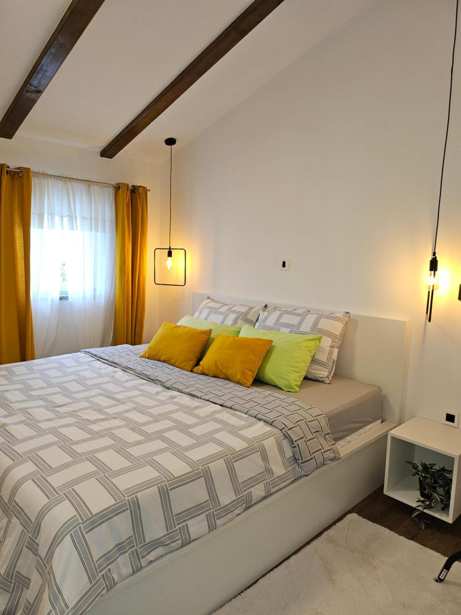 Apartman Pojine Gabonjin Exteriér fotografie