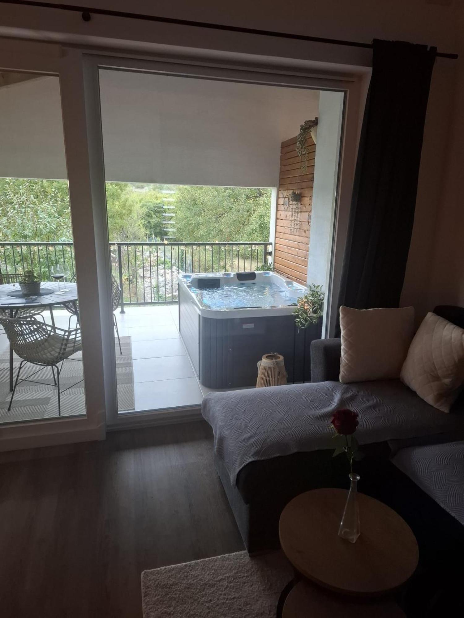 Apartman Pojine Gabonjin Exteriér fotografie